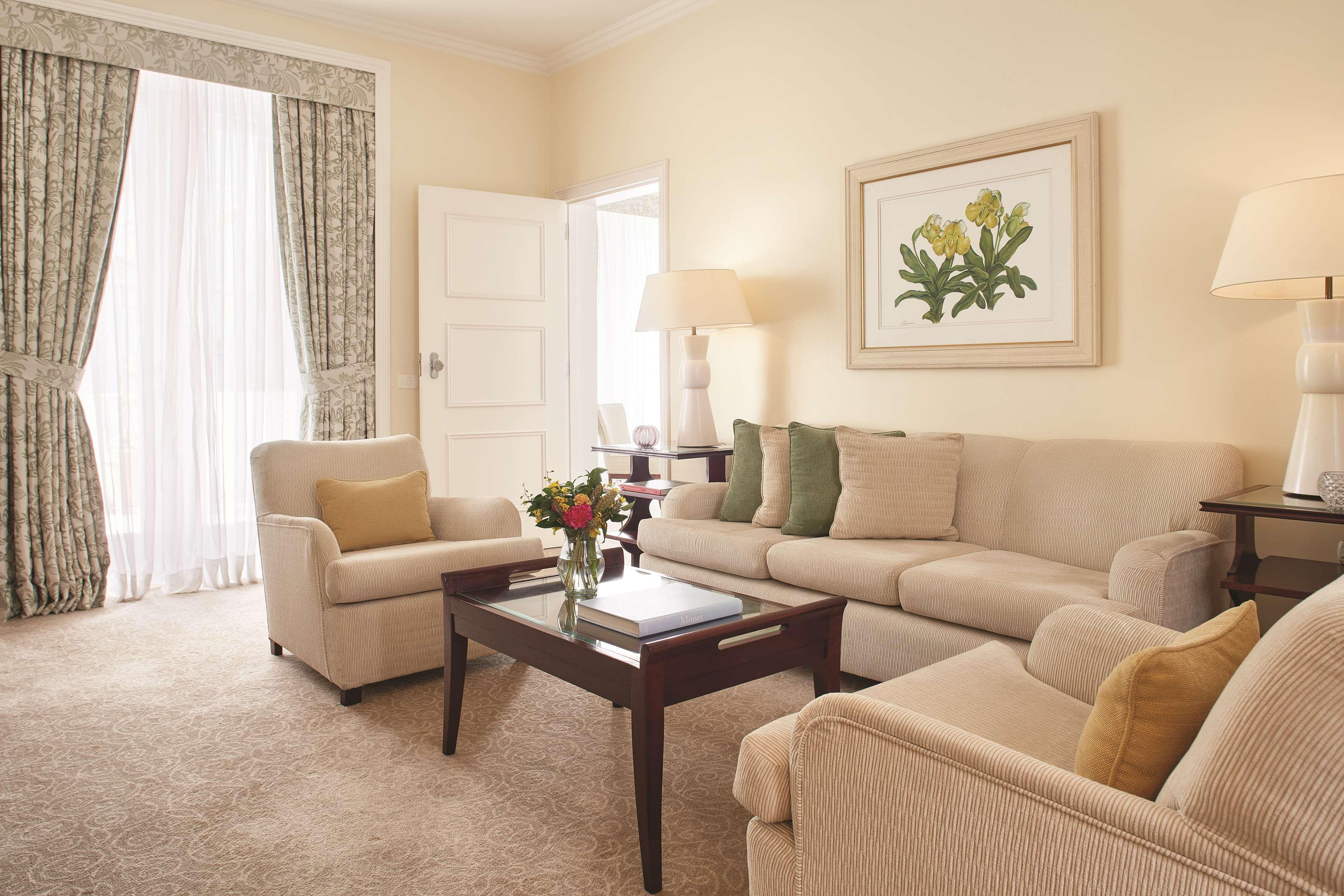 Copacabana Palace, A Belmond Hotel, ริโอเดจาเนโร ภายนอก รูปภาพ A living room at the Ritz-Carlton, Boston