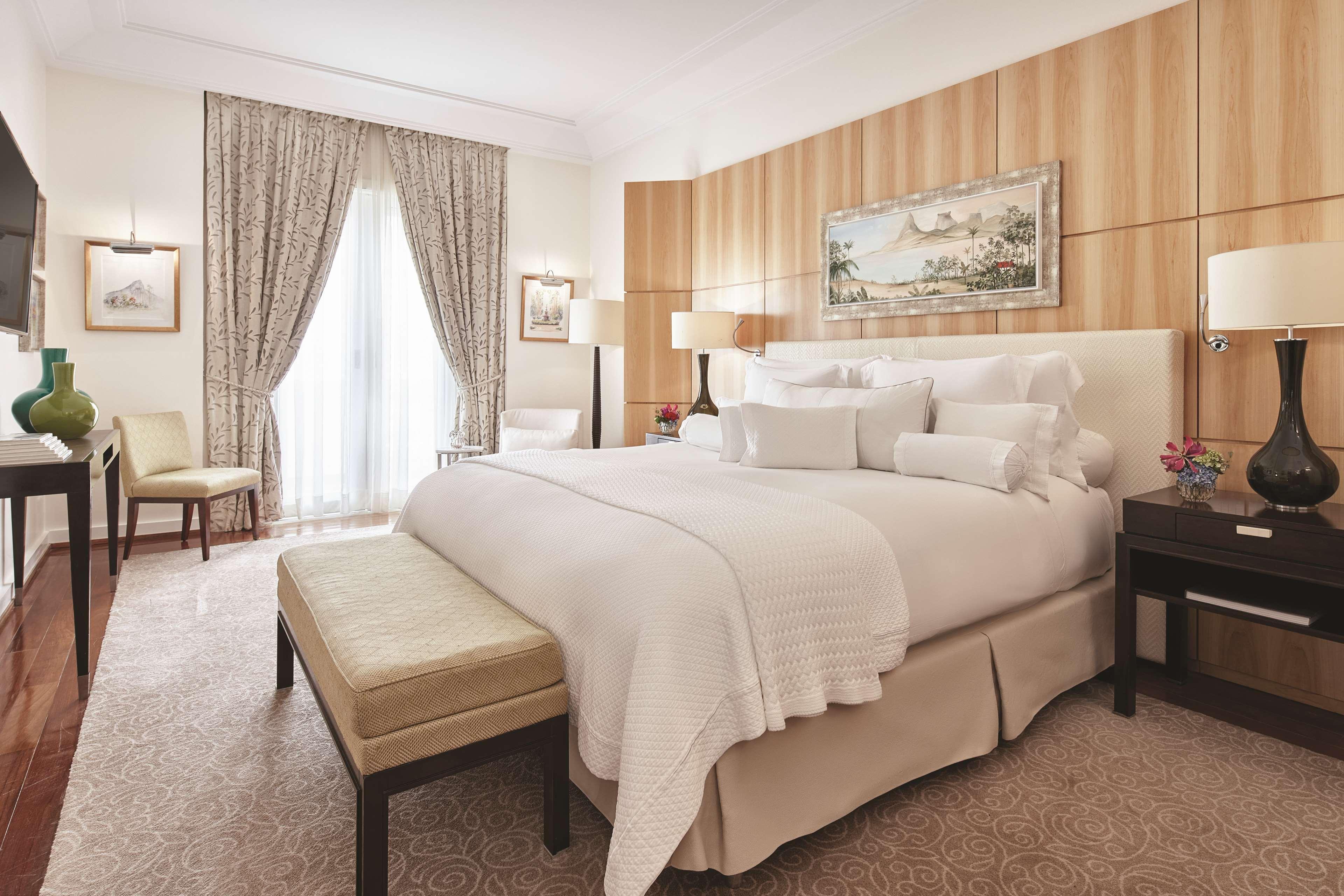 Copacabana Palace, A Belmond Hotel, ริโอเดจาเนโร ภายนอก รูปภาพ A bedroom at the Four Seasons Hotel