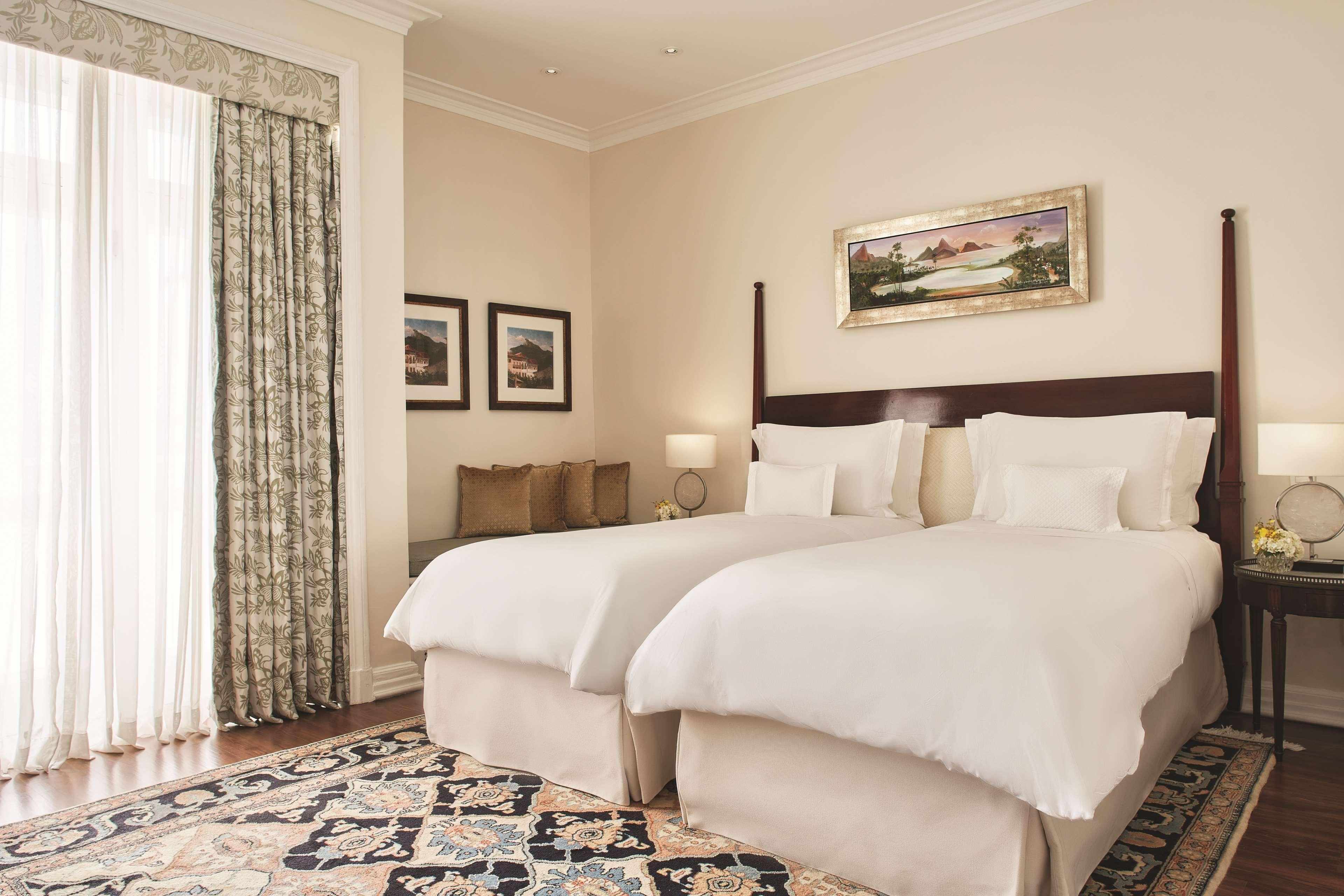 Copacabana Palace, A Belmond Hotel, ริโอเดจาเนโร ภายนอก รูปภาพ A guest room at the Taj Mahal Palace