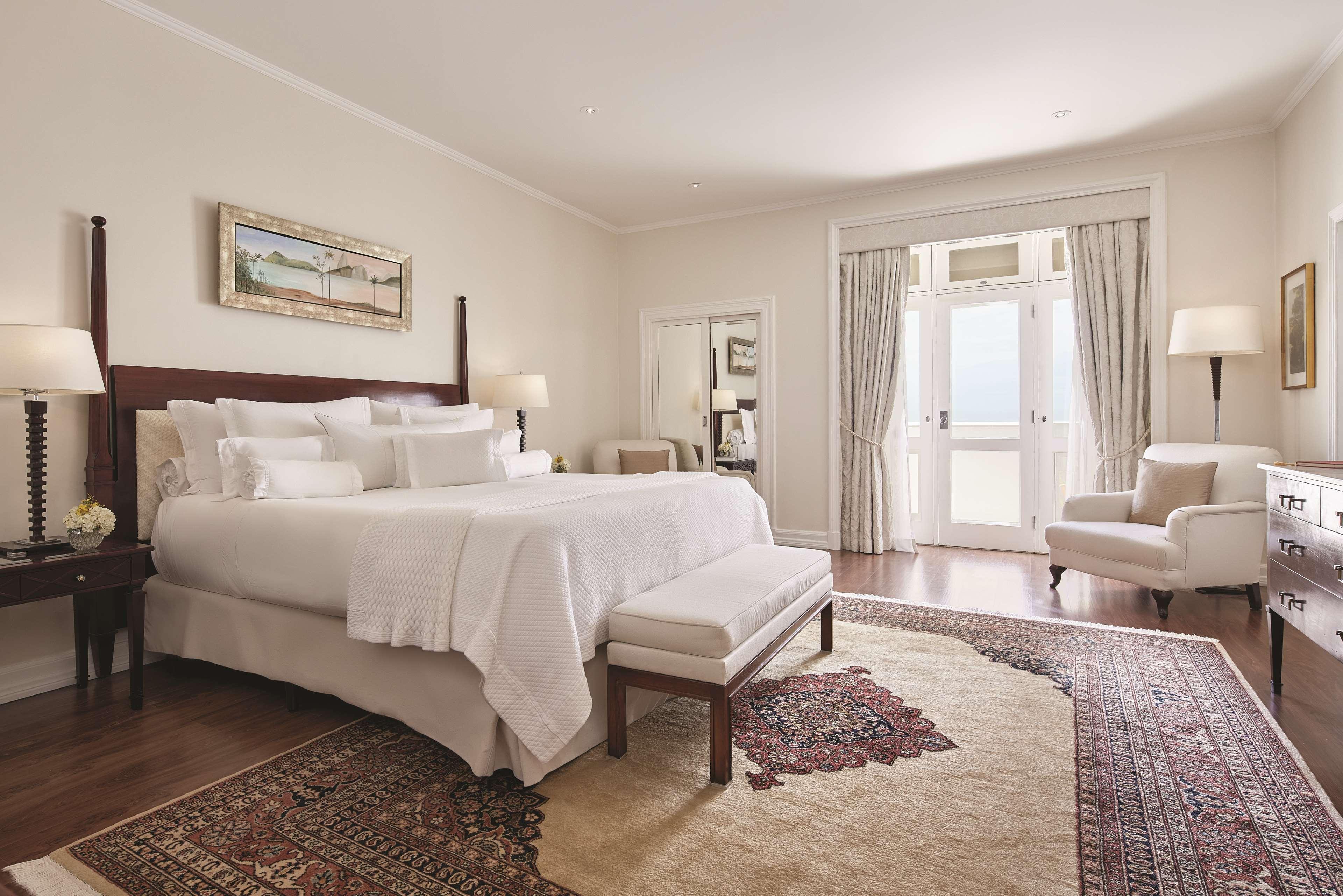 Copacabana Palace, A Belmond Hotel, ริโอเดจาเนโร ภายนอก รูปภาพ A bedroom at the Four Seasons Hotel