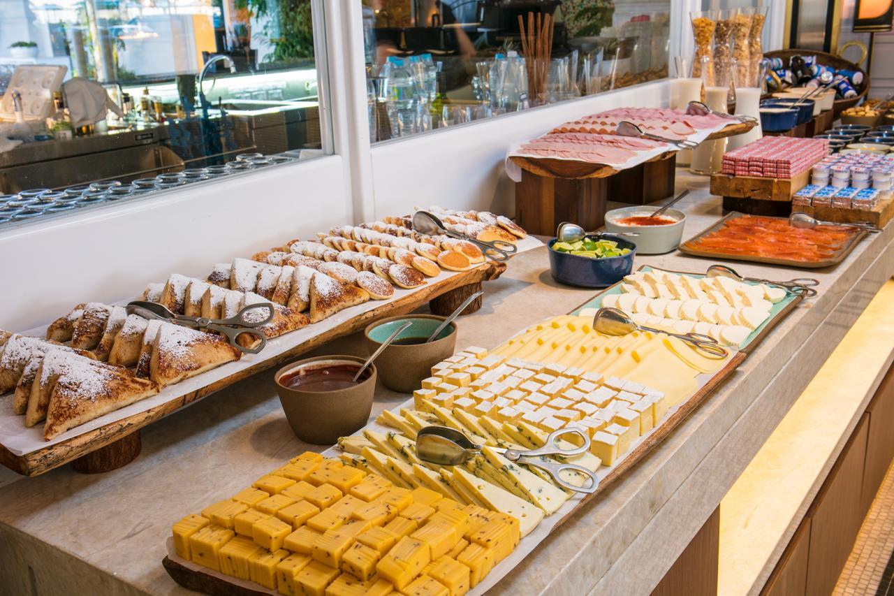 Copacabana Palace, A Belmond Hotel, ริโอเดจาเนโร ภายนอก รูปภาพ A buffet at a hotel